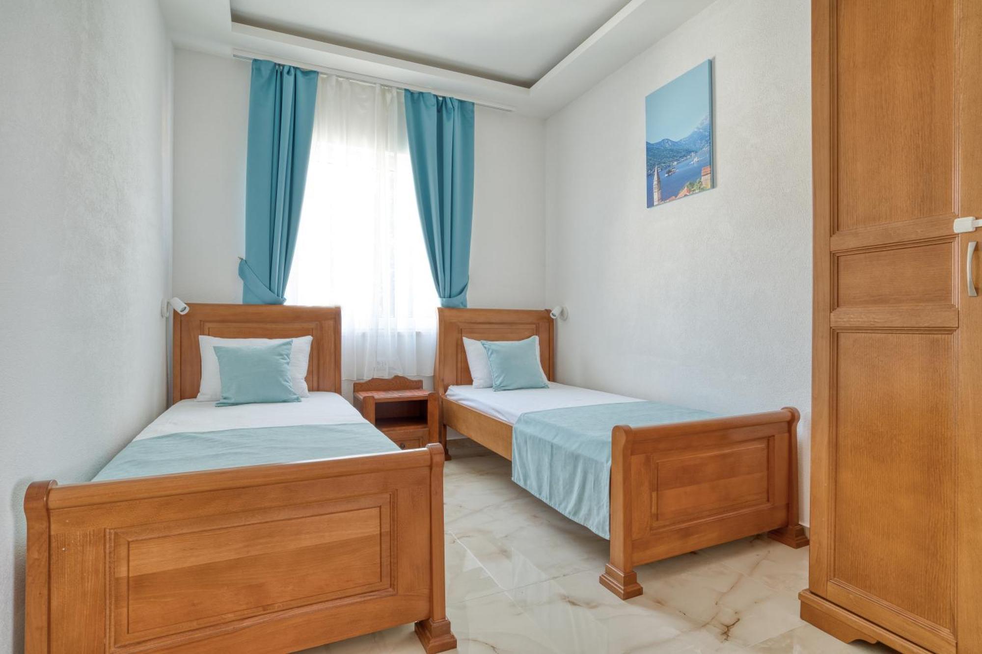 Apartments Ljubica Херцег Нови Екстериор снимка