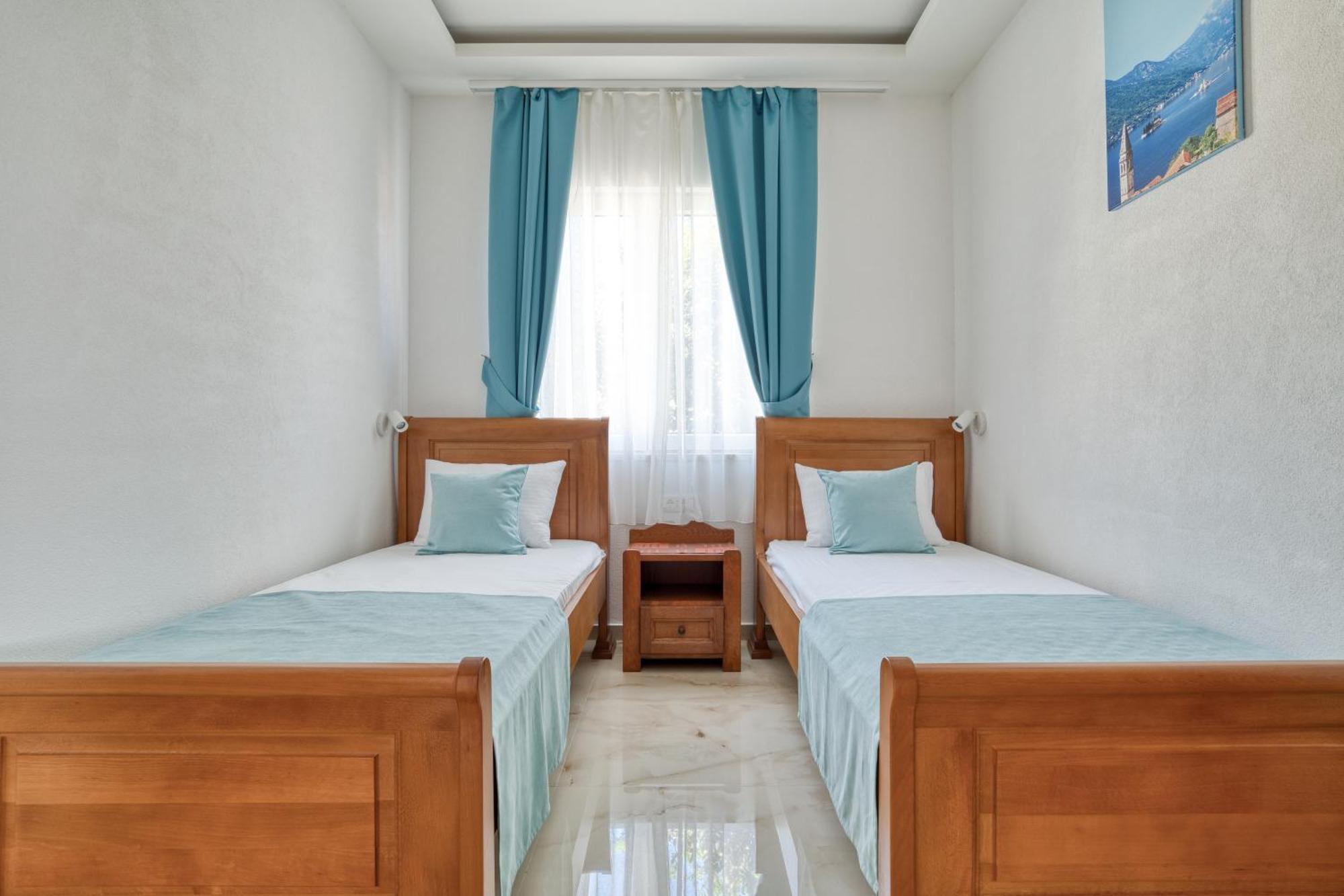 Apartments Ljubica Херцег Нови Екстериор снимка